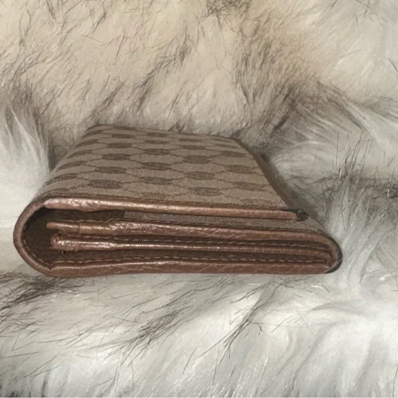 💰⬇️ GUCCI 
Pre-Loved Beige GG Canvas Flap Continental Wallet 💕 - Picture 14 of 16